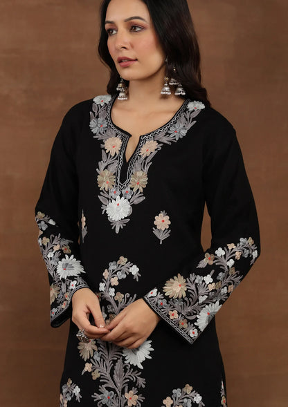 Rudra Noir Lucknowi Chikankari Kurta – Classic Black