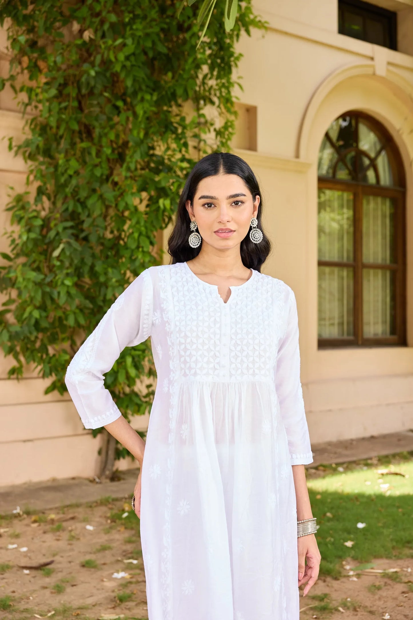 Iraaya Shwet-Rekha Chanderi Chikankari Long Kurta – Ivory White